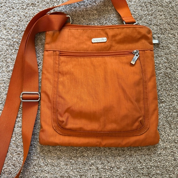 Baggallini Vibrant Orange Messenger Bag - Picture 1 of 5